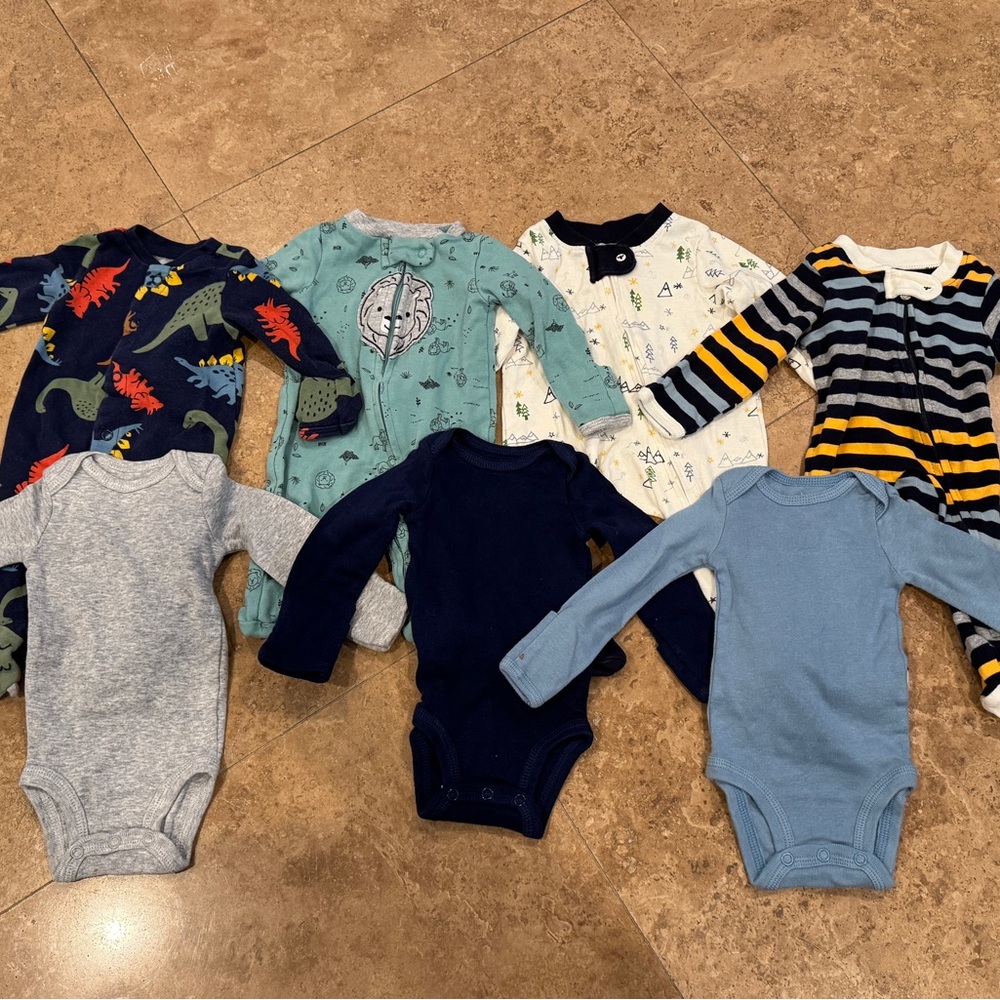Newborn boys 7 piece pajama/clothing bundle